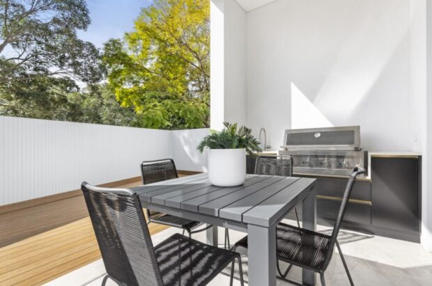 Alfresco (Medium)